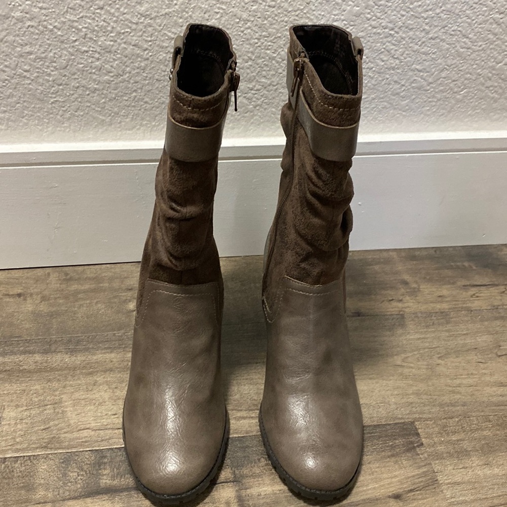 Mid-calf boots,size 7M, Never been use. Just sitting in my closet.